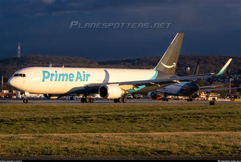 N Az Amazon Prime Air Boeing Er Bdsf Wl Photo By Carlos R