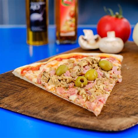 08 - Mozzarella, Tomate y Jamón, Champiñón y Aceitunas - Pizzería Popeye