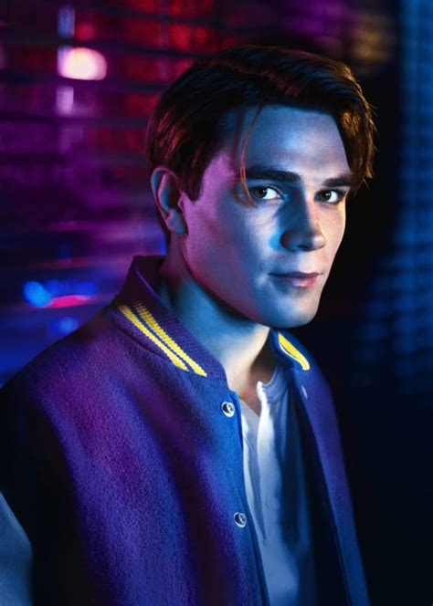 Riverdale Cast Photos Meet The Towns Mysterious Characters Tv Fanatic