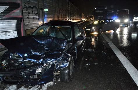 Unfall Mit Neun Fahrzeugen Sorgt F R Kilometer Stau