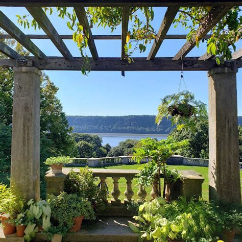 Wave Hill Garden - Bronx, NY - Best Ambiance NYC