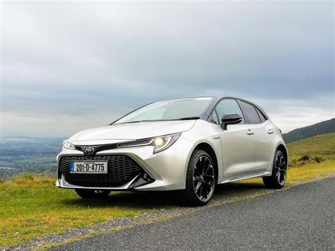 Toyota Corolla GR Sport Review - Changing Lanes