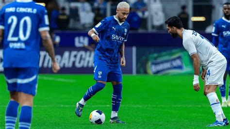 Neymar Entra Em Campo No Tempo Sente Dores Na Coxa E Substitu Do