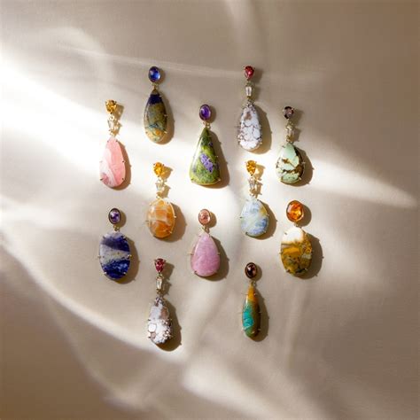 GINZA SIX, a jewelry brand handling the largest number of natural colored stones in Japan, has ...