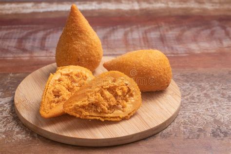 Coxinha Es Una Comida Frita Tradicional En El Brasil Bocados Cu Foto