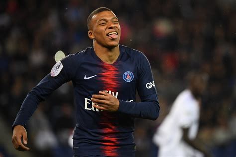 Football Trophées Unfp Kylian Mbappé Sacré Meilleur Joueur De Ligue 1