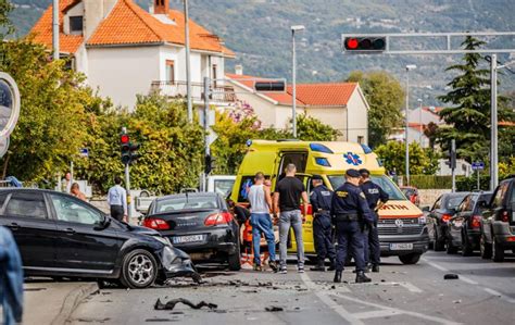 Auto sletio s ceste kod Vrgorca i zabio se u zid kuće dvije osobe u