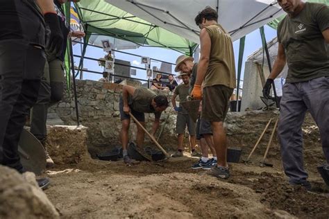 Hallan el primer cadáver en la primera exhumación de la región de