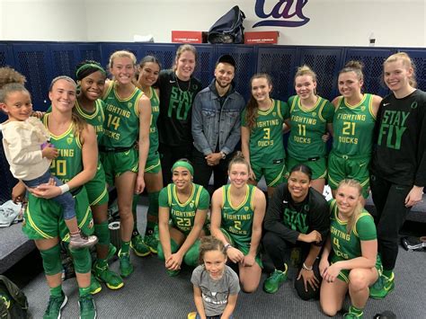 Steph Curry visits Oregon Ducks women’s basketball team, says Sabrina ...