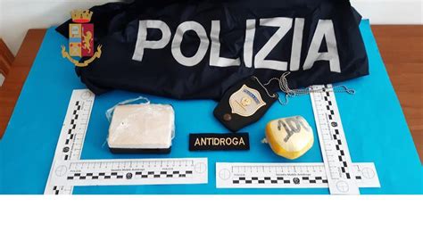 Ancona Nel Reggiseno Droga Per Mila Euro Arrestati Due Giovani