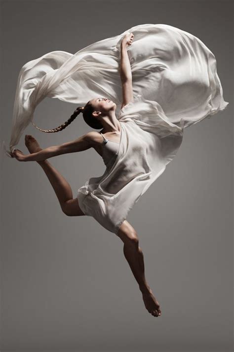 Pin On Ɗαηce ᗩ ƁᎧɗყ Iຖ ᘻᎧʈiᎧη Dancer Photography Dance Photography Poses Dance Pictures