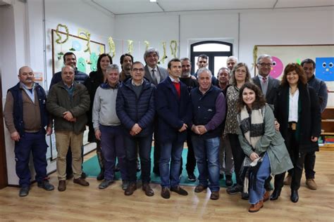 Câmara Municipal de Oliveira de Azeméis Presidente da Câmara inaugura