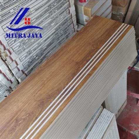 Jual Granit Tangga Motif Kayu X X Keramik List Pijakan Step