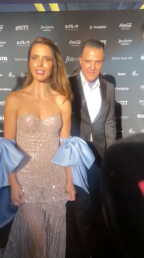 Premios Aura 2024 Las Estrellas Desfilan Por La Alfombra Roja