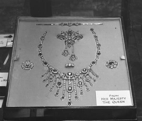 Diamond Jewel Diamond Brooch Diamond Necklace Royal Crown Jewels