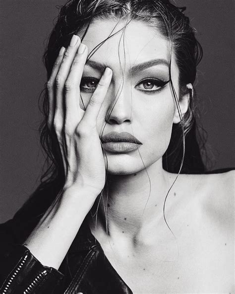 Photography Poses Mi Piace 1 2 Mln Commenti 4 536 Gigi Hadid