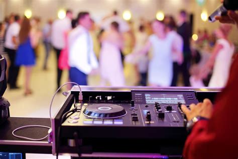 Do You Need A Dj For A Wedding A Main Event Djs