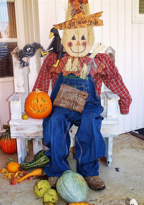 How To Make A Scarecrowcountryliving Make A Scarecrow Scarecrow Crafts