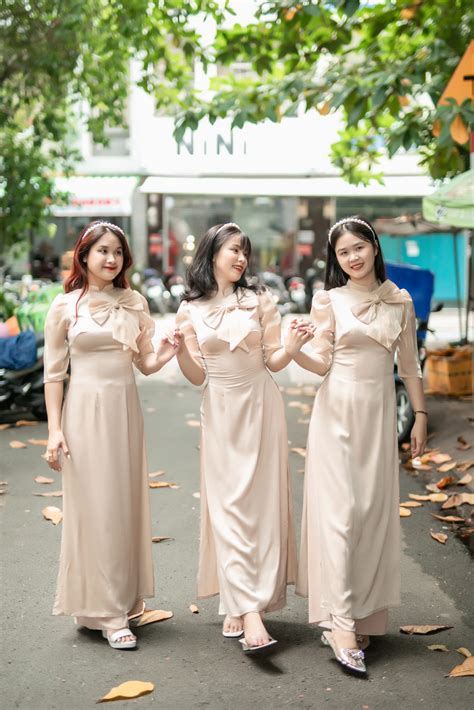 Mẫu áo dài bưng quả màu nude kết nơ BNU Áo Dài NiNi