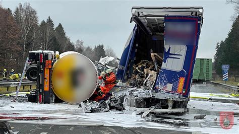 Schwerer Gefahrgut Lkw Unfall Auf A