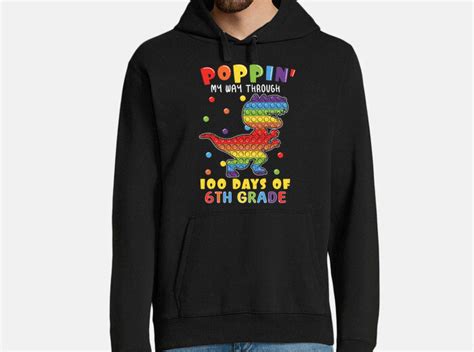 Sudadera día 100 pop dinosaurio de sexto laTostadora