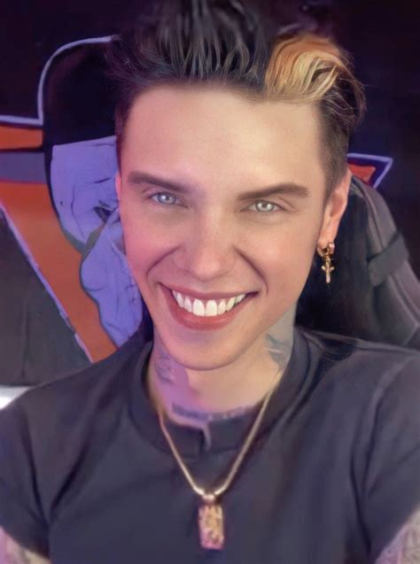 Pin by 𝒹𝒶𝓇𝓀 𝒶𝑔𝑜𝓃𝒾 on Andy Andy black Andy biersack Black veil