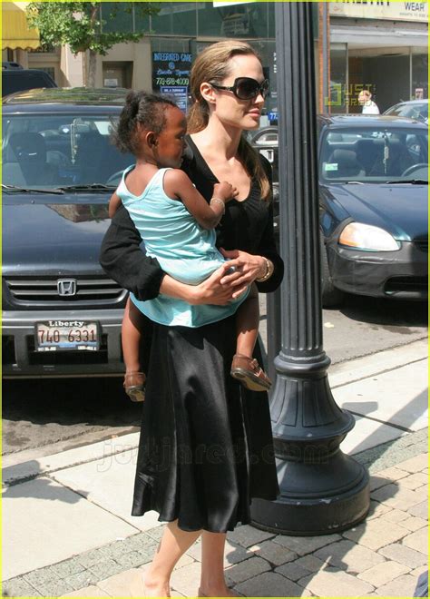 Angelina And Zahara Go Toy Shopping Photo Angelina Jolie