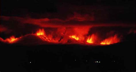 Hekla's most recent eruption on its first evening, 17 January 1991 ...