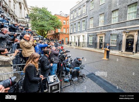 London Uk Th Oct Rishi Sunak Arrives In Downing Street As