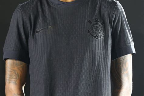 Veja Fotos Dos Novos Uniformes E Do Corinthians Para A Temporada De