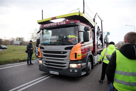 Kolejka praktycznie się nie rusza 30 kilometrowy korek na granicy z