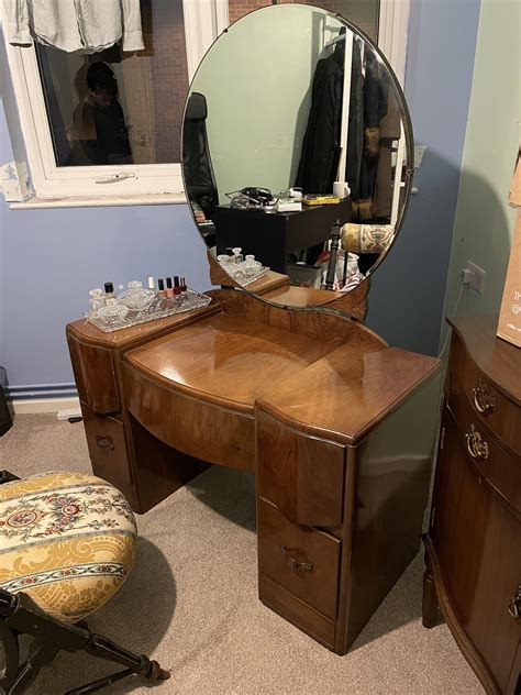 Antique Vanity With Round Mirror