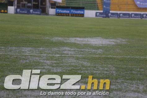 Fotos Así Se Inundó Cancha De Comayagua Tras 45 Minutos De Lluvia