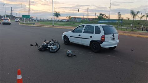 Chocaron Un Auto Y Una Moto En La Costanera