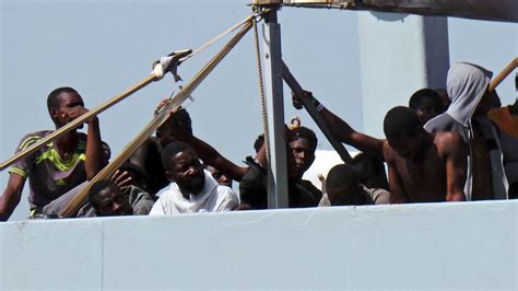 M S De Cien Mil Migrantes Y Refugiados Han Llegado A Europa