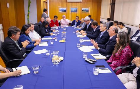 Ministro Valenzuela Junto A La Industria De Huevos Y Aves Anuncia Siete