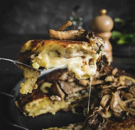 Galette de pommes de terre à la raclette et aux pleurotes On dine