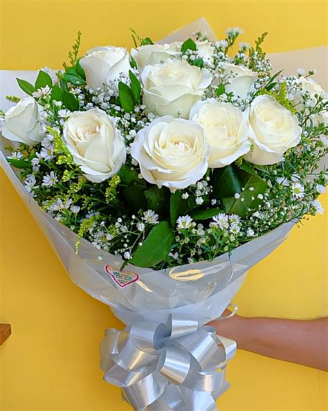 Buque De Rosas Branca Significado - BUQUÊ DE 10 ROSAS BRANCAS – Ana Floricultura