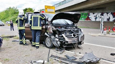 Waiblingen Sechs Menschen Bei Frontalzusammensto Verletzt