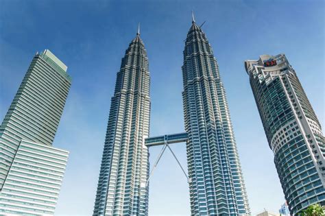 Petronas Twin Towers And Batu Caves Day Tour Package In Kuala Lumpur