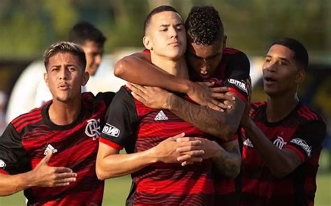 Flamengo acerta venda de atacante da base para os Emirados Árabes