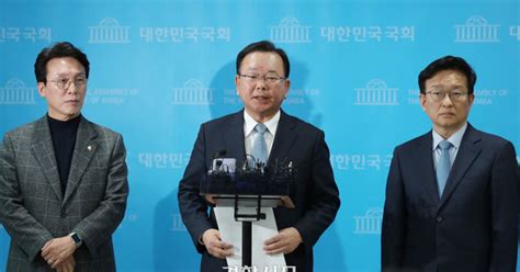 여야 선대위 체제 전환 민주당은 김부겸 중심 ‘통합 국민의힘은 한동훈 ‘안정 택했다