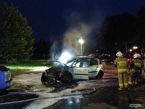 Jedlicze Pożar samochodu na parkingu przy kościele