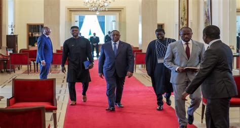 Égypte Et Afrique Sénégal Macky Sall A Reçu Son Successeur Bassirou