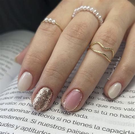 Pin By Ana Pau Rojas On U As Gold Nails Hello Nails Simple Gel Nails