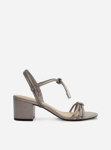 Sandália Nude Nobuck Bloco Camila Arezzo