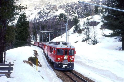 Rhb Regionalzug Von Tirano Nach St Moritz Am Zwischen