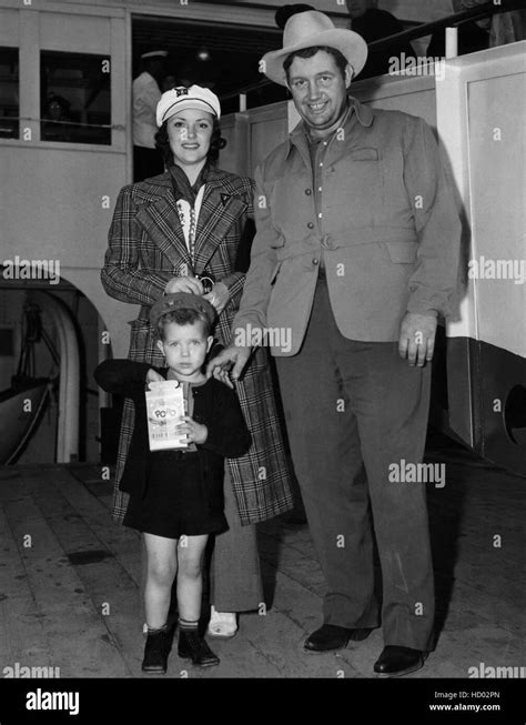 Dorothy Devine Andy Devine With Their Four Year Old Son Tad Devine