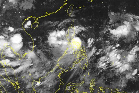 Bumibilis Ang Tropical Storm Enteng Lumilipat Sa Camarines Norte