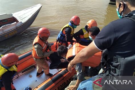 Tim Sar Menemukan Jasad Remaja Yang Tenggelam Dua Hari Di Sungai Musi